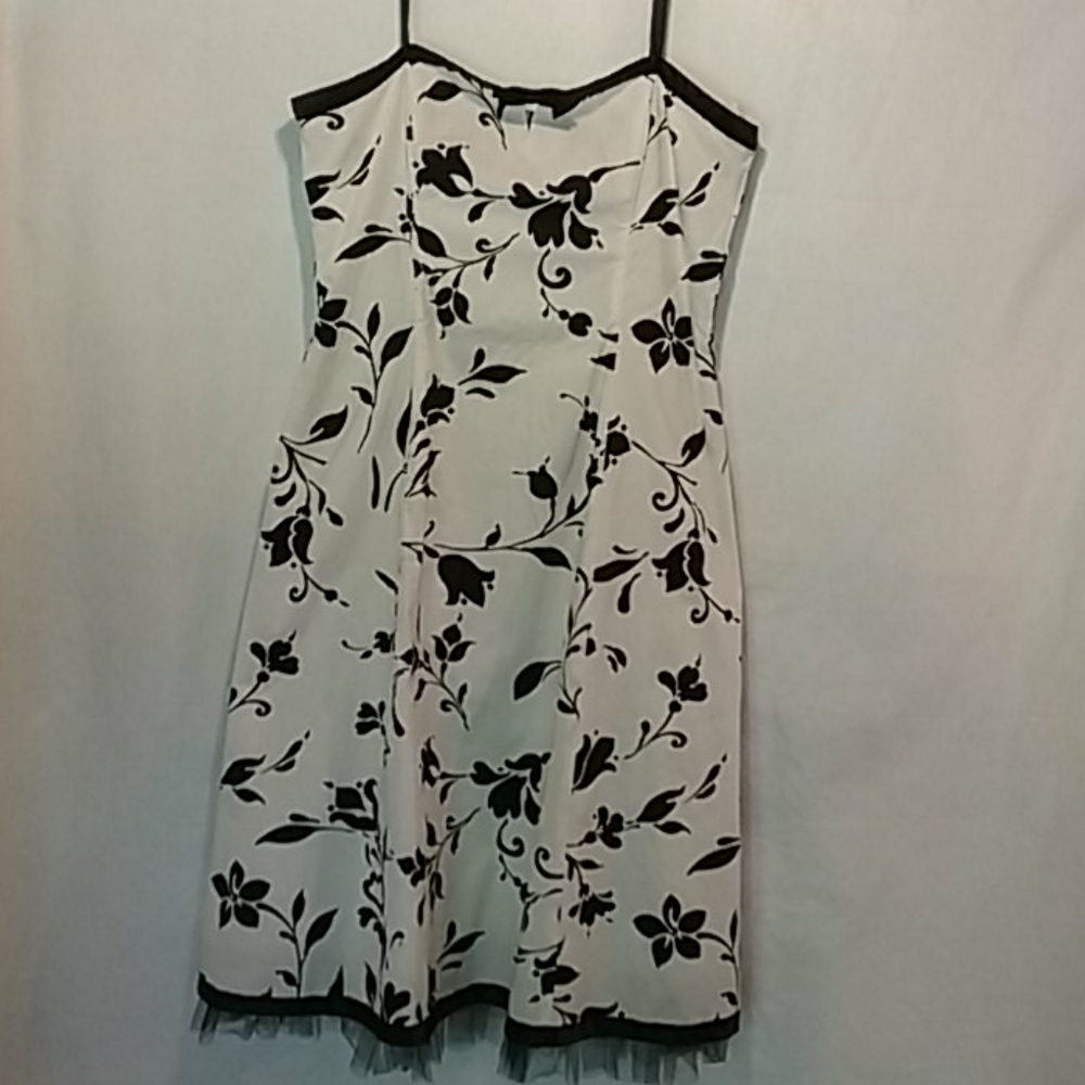 * 4/$25 Signature by Robbie Bee Women's Dress Size 16
